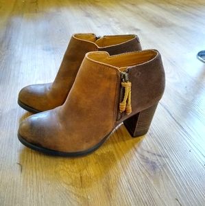 Sperry Heeled booties